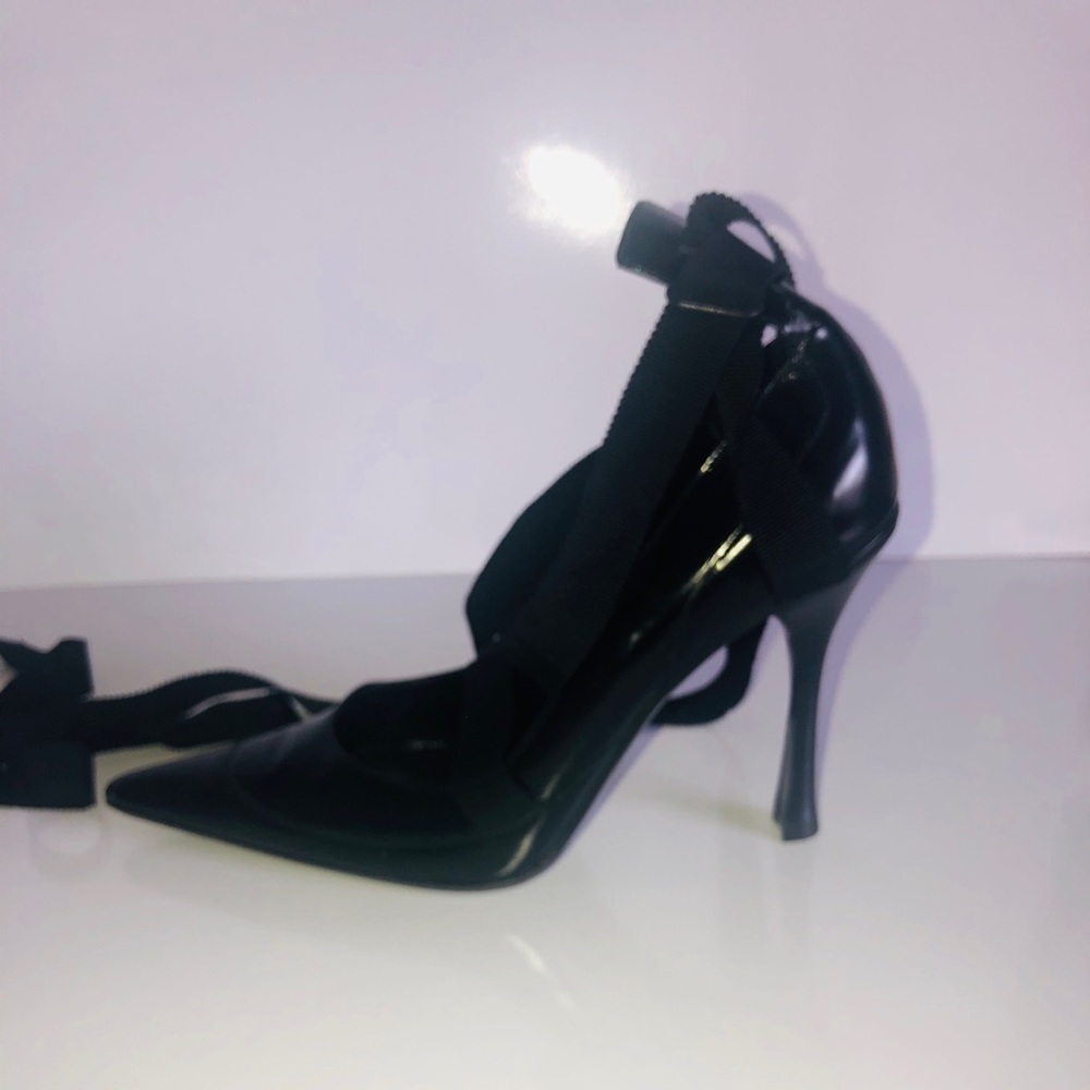 Gucci lace up stiletto